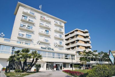 IdealtoursItalienCesenaticoHotelRoyal2019AuenansichtHotel.jpg