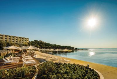 IdealtoursKroatienIstrienIslandHotelIstraLageStrand.jpg