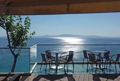 IdealtoursGriechenlandChalkidikiAegeanBlueStudiosTerrasse2.jpg