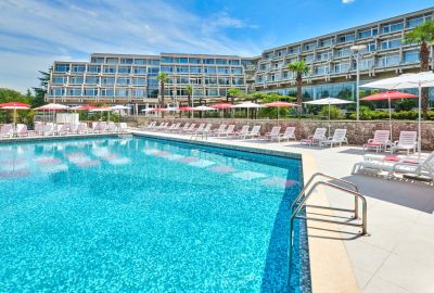 IdealtoursKroatienIstrienMediteranPlavaLagunaHotelmitPool.jpg