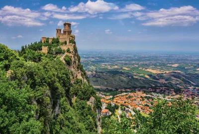 IdealtoursSanMarinoSchlossshutterstock247453753neutral.jpg