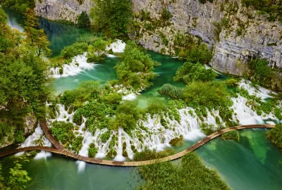 IdealtoursKroatienPlitvicerSeenGettyImages520731496.jpg