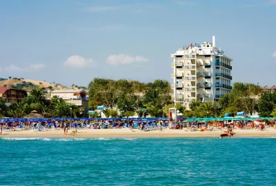 IdealtoursItalienAlbaAdriaticaHotelExcelsiorHoteluStrand.jpg
