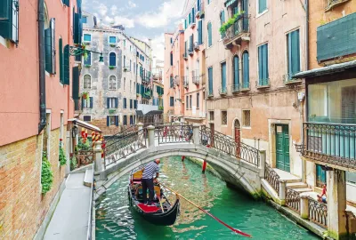 IdealtoursVenedigCanalshutterstock219076456.jpg