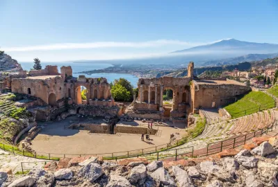 IdealtoursTaorminaRmischesTheatershutterstock191244446.jpg