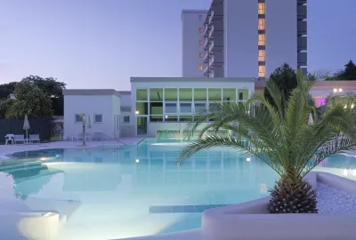 IdealtoursItalienMontegrottoDesBainsAussenpool1.jpg