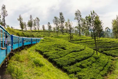 IdealtoursSriLankaZugfahrtvonEllanachKandyshutterstock1017274093.jpg
