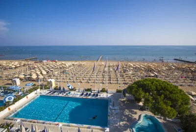 IdealtoursItalienAdriaJesoloAnthonyPoolMeerblick.jpg