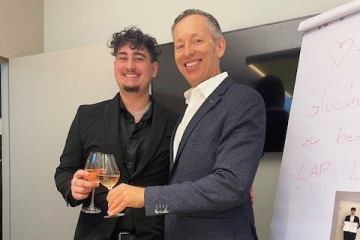 Luca mit Filialleiter Rudi Wimmer