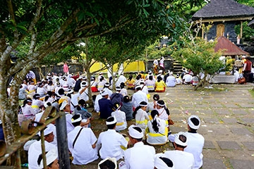Zeremonie im Lempuyang Tempel