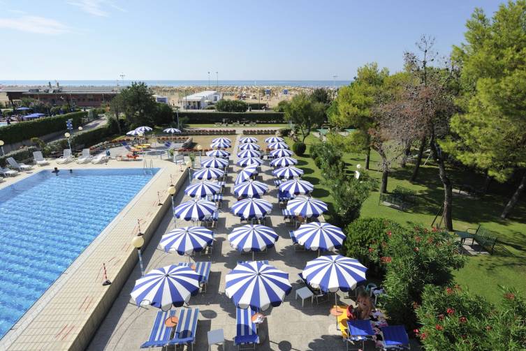 IdealtoursItalienObereAdriaBibioneDanieliPoolHotelPalace.jpg