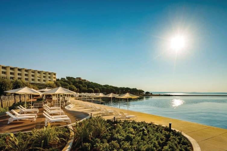 IdealtoursKroatienIstrienIslandHotelIstraLageStrand.jpg