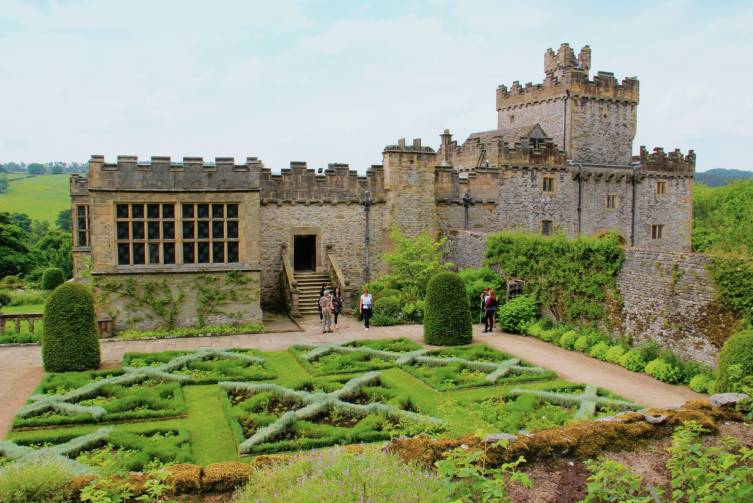 IdealtoursEnglandGartenreiseHaddonHall.jpg