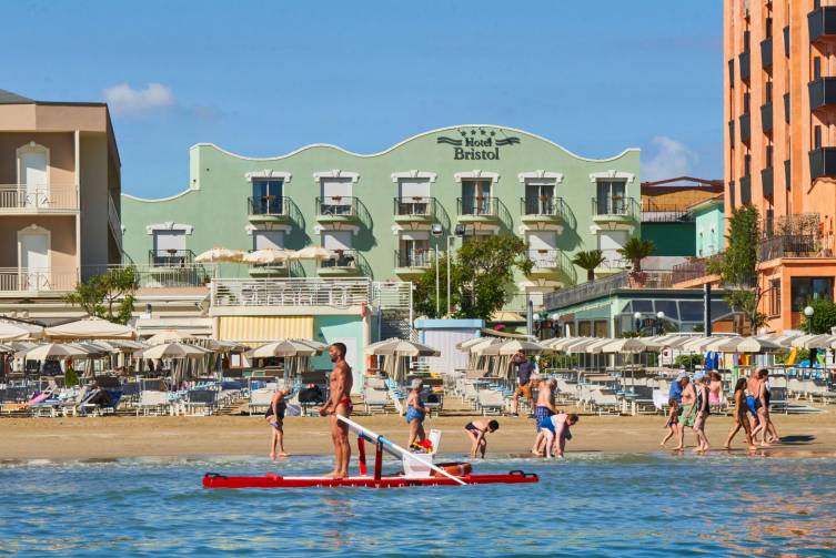 IdealtoursItalienMittlereAdriaHotelBristolStrand1.jpg