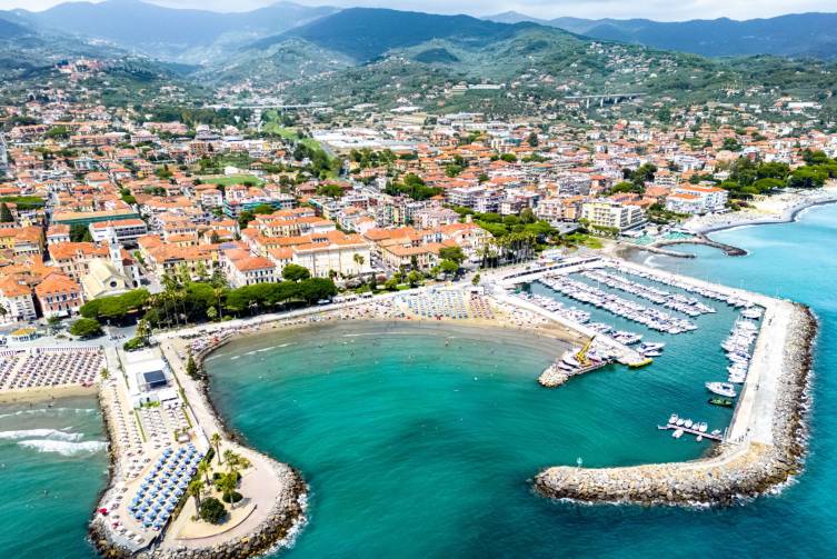 IdealtoursItalienLigurienDianoMarinacGettyImages1967593208.jpg