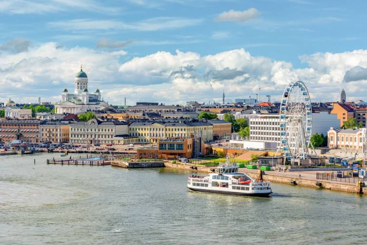 IdealtoursFinnlandHelsinkiHafenshutterstock1917056663neutral.jpg
