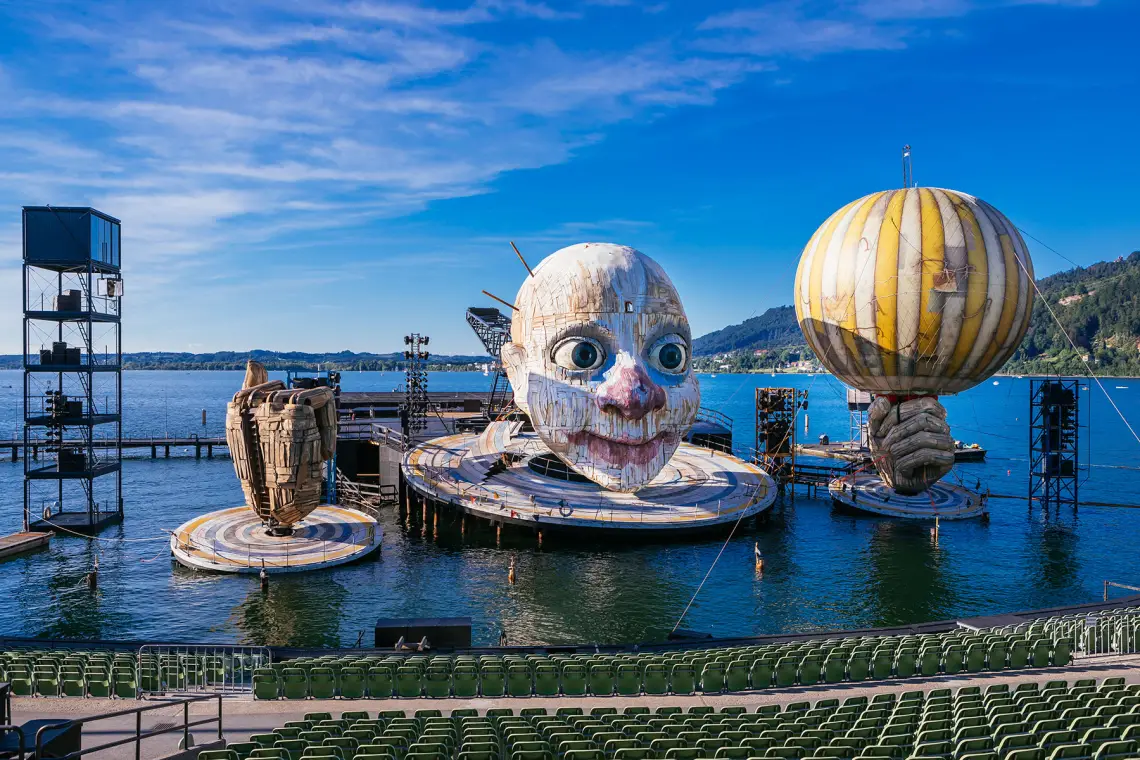 Atemberaubendes Bühnenbild für Rigoletto © Lisa Mathis