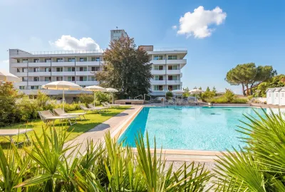 IdealtoursItalienAbanoHotelThermeMillepiniPoolPerpektive.jpg