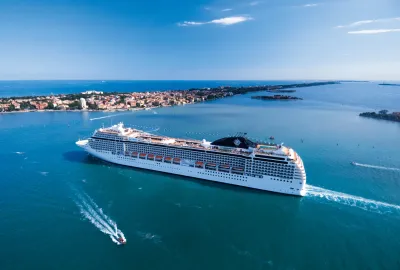 IdealtoursKreuzfahrtschiffeMSCMusicaLuftbildVenedig.jpg