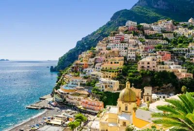 IdealtoursPositanoshutterstock370609772blauerHimmel.jpg