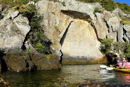 Aurelia & Pitt beim Kanufahren