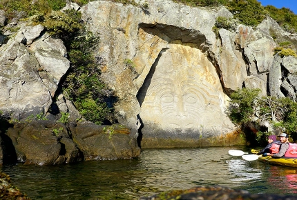Aurelia & Pitt beim Kanufahren