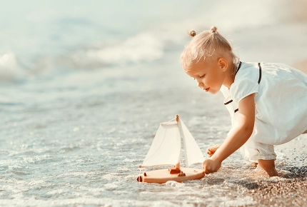 Kind am Strand