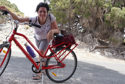 Unser Reise-Expertin Karin alleine mit dem Rad unterwegs