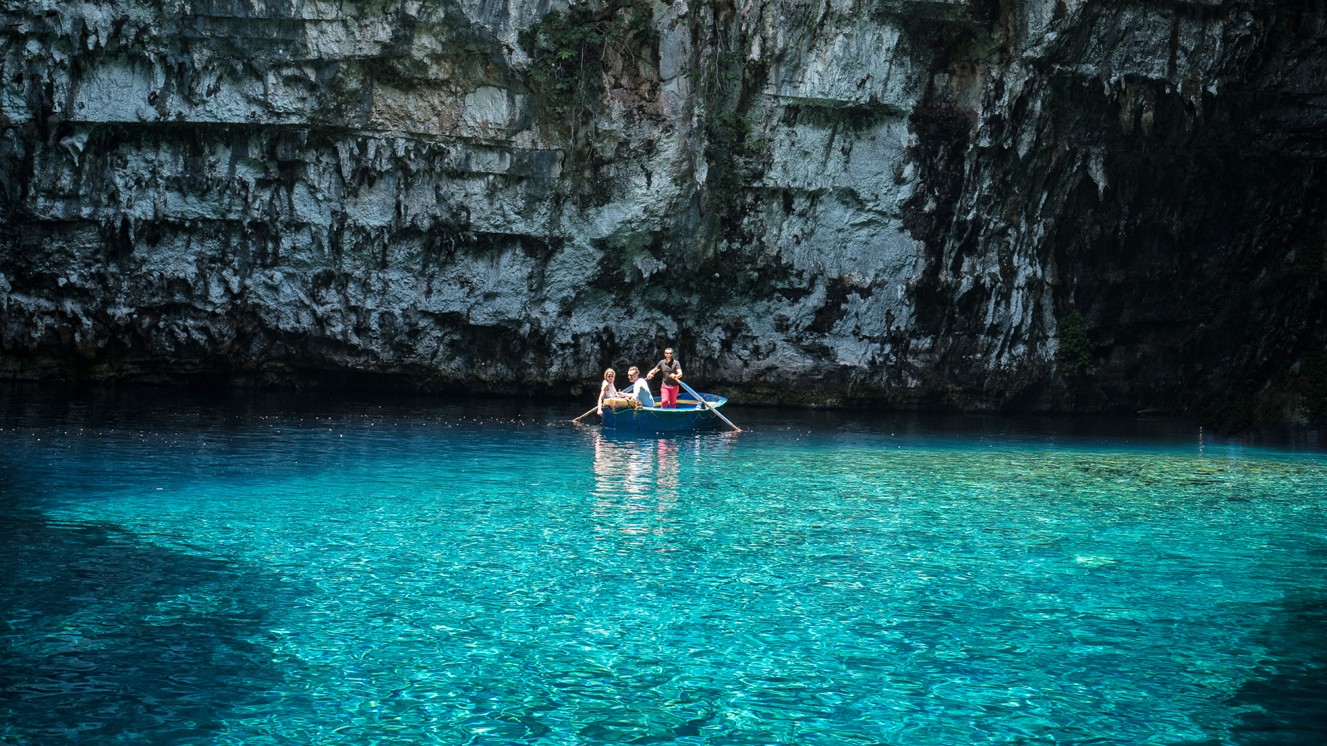 Sanfte Wellen am Strand, ein tiefblauer Melissani See und faszinierende Drogerati Höhlen!