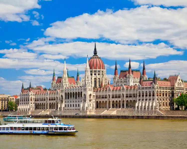 IdealtoursUngarnBudapestShutterstock119231734.jpg