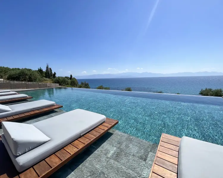 IdealtoursGriechenlandKalamataHotelColonidesInfinityPool.jpg