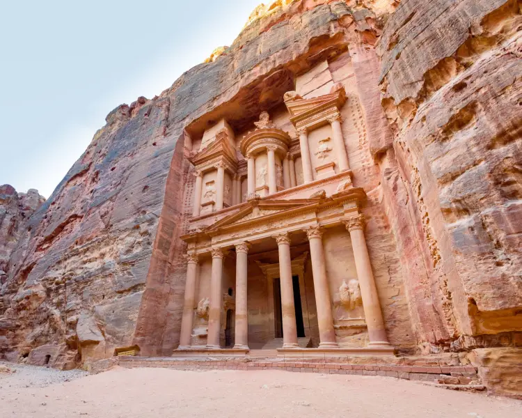 IdealtoursJordanienPetraAlKhaznehshutterstock544514779.jpg