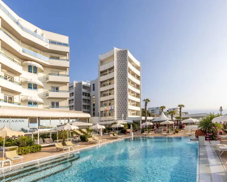 IdealtoursItalienAdriaJesoloLuxorCairoHotelmitPool.jpg