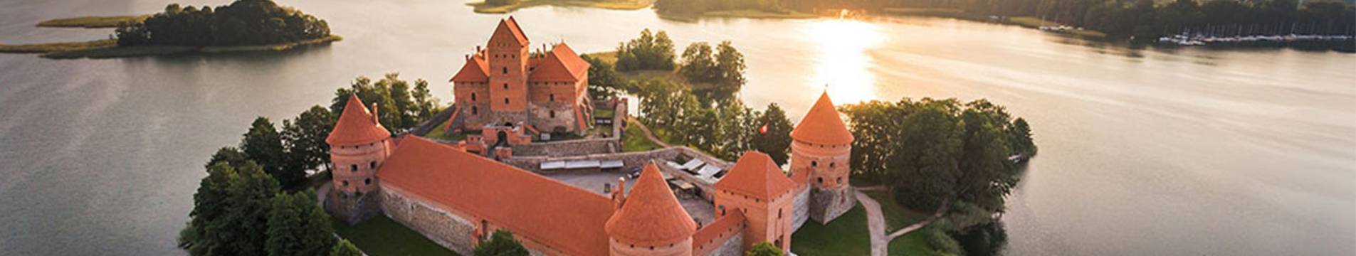 IdealtoursLitauenFestungTrakaiShutterstock400695775.jpg