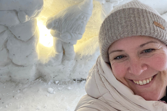 Frostige Temperaturen, aber warmes Herz - Martina im Eisstollen