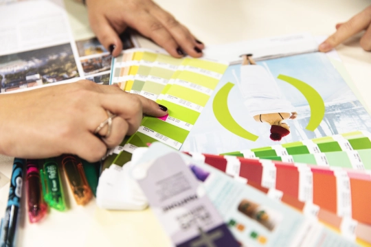 Farbauswahl Idealtours Kataloge