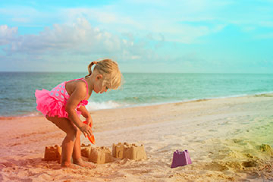 Sandburgen bauen an der Adria