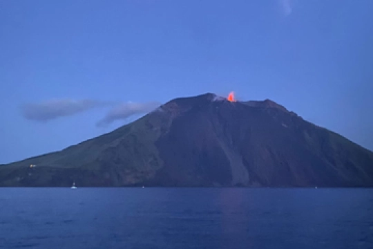 Lavaströme Vulkaninsel Stromboli