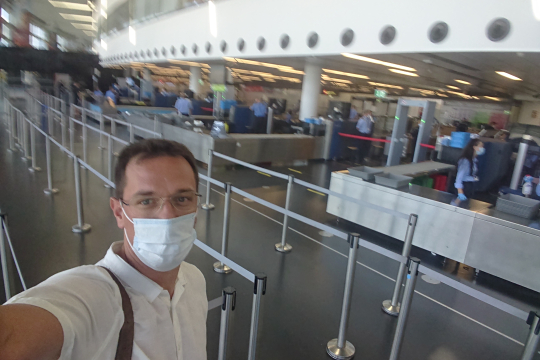 Christof Neuhauser am Flughafen